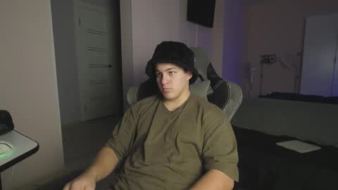 Snapshot of maygly chatting on October 28, 2025, 4:09 pm Slava and Alextatto online show from October 28, 2025, 4:09 pm