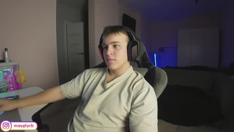 Snapshot of maygly chatting on November 7, 2025, 2:28 pm Slava and Alextatto online show from November 7, 2025, 2:28 pm