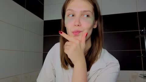 Ann online show from October 15, 2025, 7:47 pm