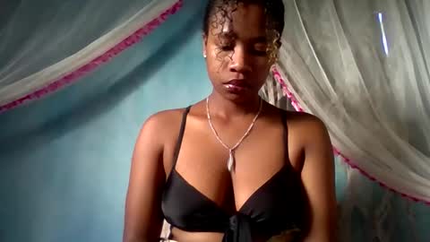 Snapshot of mayrah5 chatting on April 8, 2026, 5:18 am mayrah online show from April 8, 2026, 5:18 am