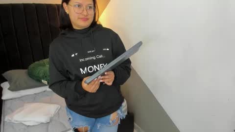 Mayu KIm online show from November 30, 2025, 11:25 am