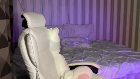 mayvi_cold online show from October 12, 2025, 6:18 pm