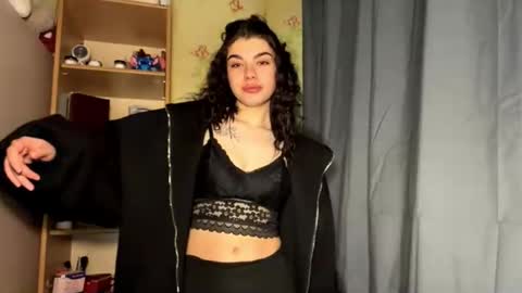 Snapshot of maziebathrick chatting on December 20, 2025, 5:31 pm Adel online show from December 20, 2025, 5:31 pm