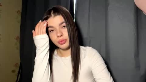 Snapshot of maziebathrick chatting on January 6, 2026, 2:15 am Adel online show from January 6, 2026, 2:15 am