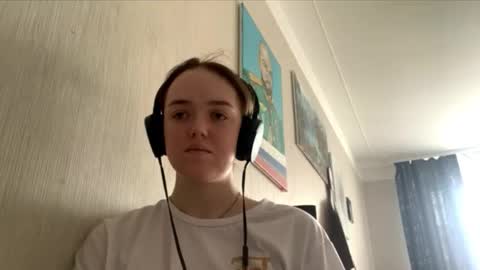 Snapshot of mckenziemoitoza chatting on October 6, 2025, 8:45 am Hello Lisa here Help me to make 50 thumbs up 333 online show from October 6, 2025, 8:45 am