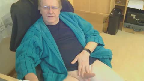 Snapshot of mcswis6 chatting on April 1, 2026, 4:24 am mcswis6 online show from April 1, 2026, 4:24 am