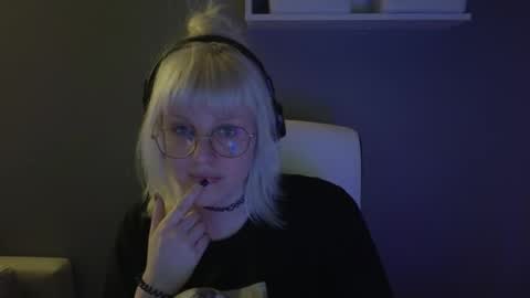 Roze online show from May 22, 2026, 1:46 am