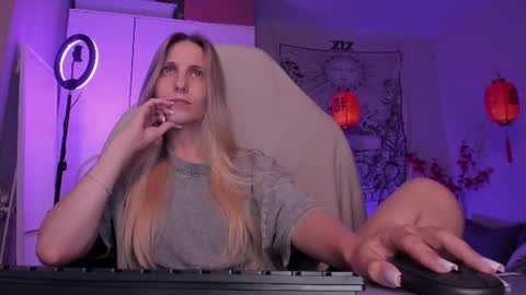 Anna online show from June 26, 2026, 9:52 pm