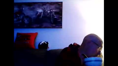 Snapshot of meathome3 chatting on June 3, 2026, 9:23 am me at home online show from June 3, 2026, 9:23 am