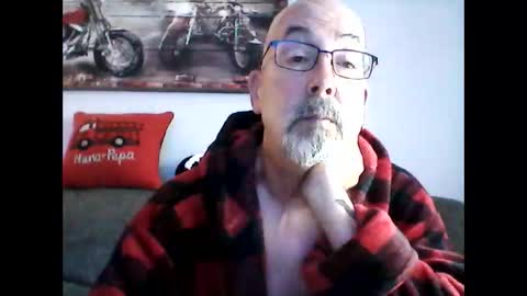 Snapshot of meathome3 chatting on June 6, 2026, 12:10 pm me at home online show from June 6, 2026, 12:10 pm