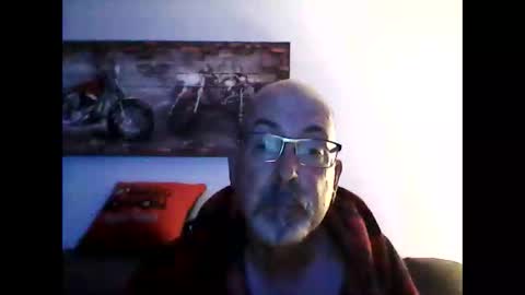 Snapshot of meathome3 chatting on June 8, 2026, 9:20 am me at home online show from June 8, 2026, 9:20 am