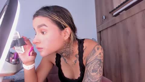 medussa13 online show from November 27, 2025, 1:13 pm