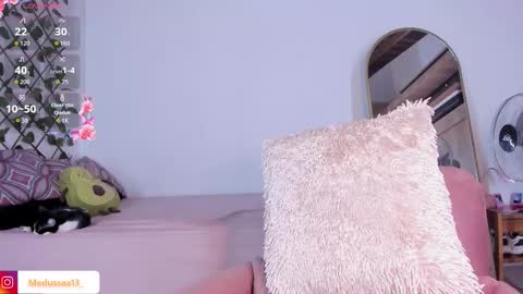 medussa13 online show from February 5, 2026, 12:10 pm