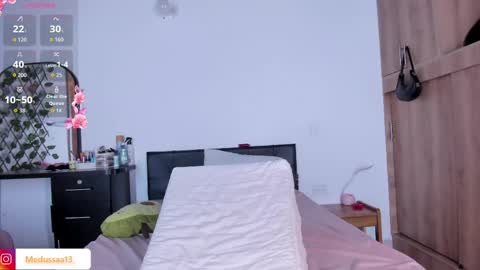 medussa13 online show from April 15, 2026, 12:23 pm