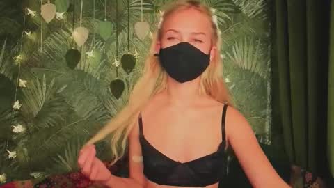 meeeewmeeeeow online show from November 3, 2025, 9:48 pm