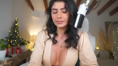 Andrea  online show from December 5, 2024, 4:44 pm