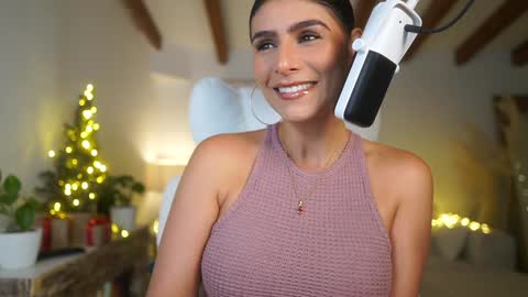 Andrea  online show from December 20, 2024, 9:28 pm