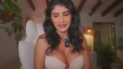 Andrea  online show from December 4, 2025, 1:42 pm