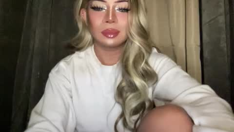 Snapshot of meetmehalfway888 chatting on October 11, 2025, 4:44 am GODDESS OF ALL GODDESSES online show from October 11, 2025, 4:44 am