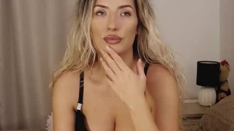 Snapshot of megan_blazee chatting on October 15, 2025, 6:19 pm Megan Blazee online show from October 15, 2025, 6:19 pm