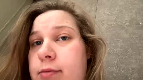Snapshot of megan_blondiee chatting on December 7, 2024, 8:16 pm Blondie online show from December 7, 2024, 8:16 pm