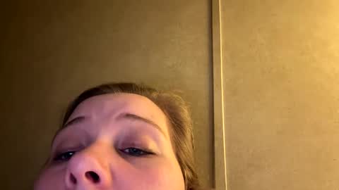Snapshot of megan_blondiee chatting on December 10, 2024, 4:13 am Blondie online show from December 10, 2024, 4:13 am