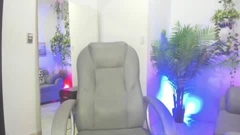 megan_charl online show from December 6, 2024, 11:11 am