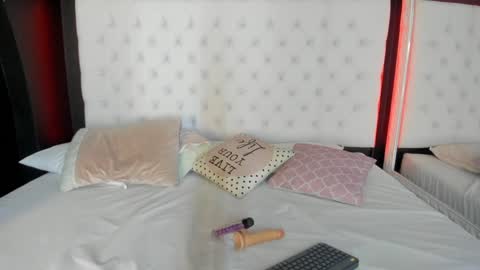 megan_charl online show from December 13, 2024, 2:27 pm