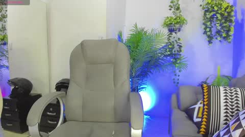 megan_charl online show from December 29, 2024, 2:27 am