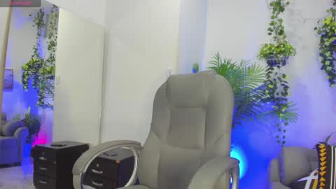 megan_charl online show from December 30, 2024, 2:09 am