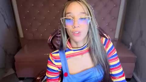 megan_collins_b online show from October 25, 2025, 1:18 pm