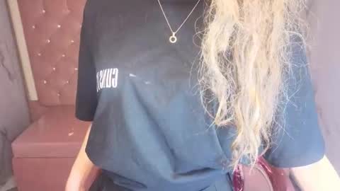 megan_collins_b online show from November 1, 2025, 12:51 pm