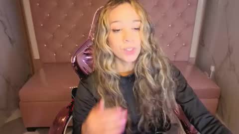 megan_collins_b online show from November 6, 2025, 1:01 pm