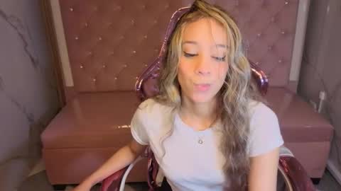 megan_collins_b online show from November 8, 2025, 1:00 pm