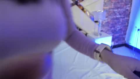     online show from October 11, 2025, 12:15 pm