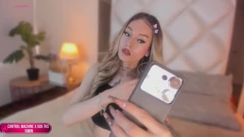 Snapshot of megan_dh chatting on October 7, 2025, 2:25 pm Megan online show from October 7, 2025, 2:25 pm