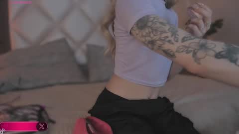 Snapshot of megan_dh chatting on October 11, 2025, 12:04 pm Megan online show from October 11, 2025, 12:04 pm