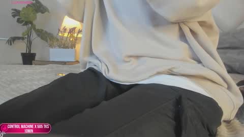 Snapshot of megan_dh chatting on October 16, 2025, 12:06 pm Megan online show from October 16, 2025, 12:06 pm