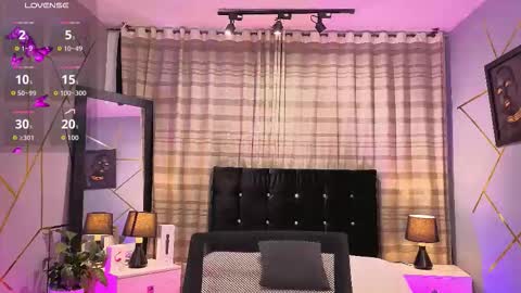 megan do santos online show from November 6, 2025, 8:43 pm