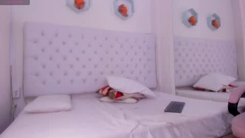 Megan online show from April 9, 2026, 11:43 pm