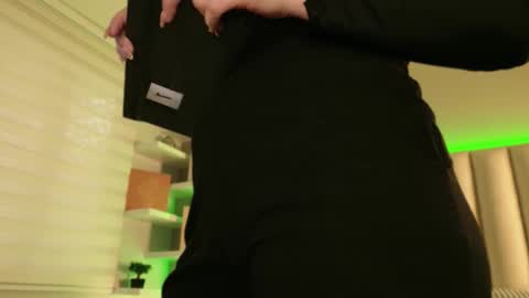     online show from September 20, 2025, 12:06 pm