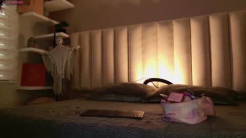     online show from October 18, 2025, 12:06 pm