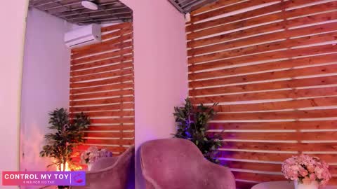 megan_raiin online show from December 2, 2025, 7:36 am