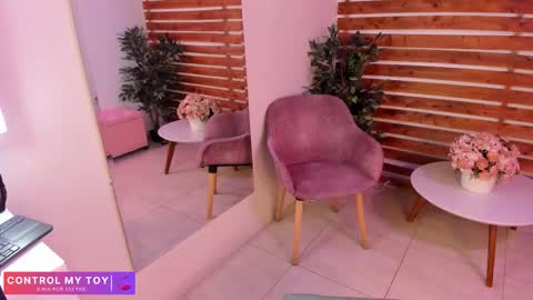 megan_raiin online show from December 3, 2025, 7:38 am