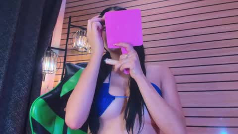 megan_vixenx online show from April 27, 2026, 1:25 am
