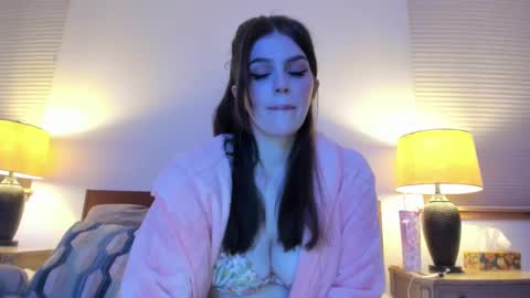 Snapshot of meganholly00 chatting on January 21, 2025, 4:43 am Megan online show from January 21, 2025, 4:43 am
