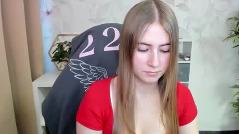 Snapshot of meganx_candy chatting on December 3, 2024, 1:54 pm Megan online show from December 3, 2024, 1:54 pm