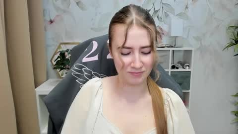Snapshot of meganx_candy chatting on December 18, 2024, 6:53 am Megan online show from December 18, 2024, 6:53 am