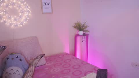 Meggie 1J online show from December 19, 2025, 11:45 pm