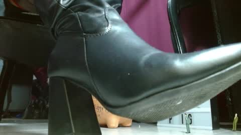 Snapshot of megoddessara chatting on May 16, 2026, 7:56 pm Goddess Sara online show from May 16, 2026, 7:56 pm